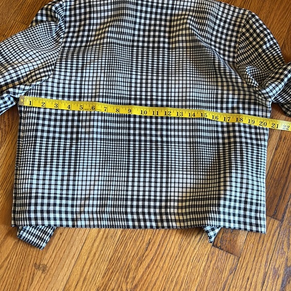Serbin short sleeve black & white houndstooth print dress with matching jacket. - Picture 11 of 11